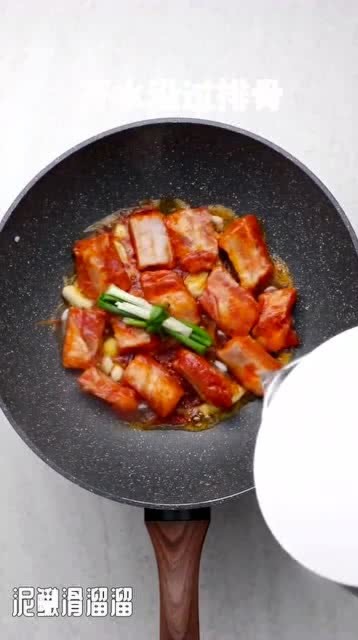 家庭版红烧排骨，色香味俱全的烹饪之旅