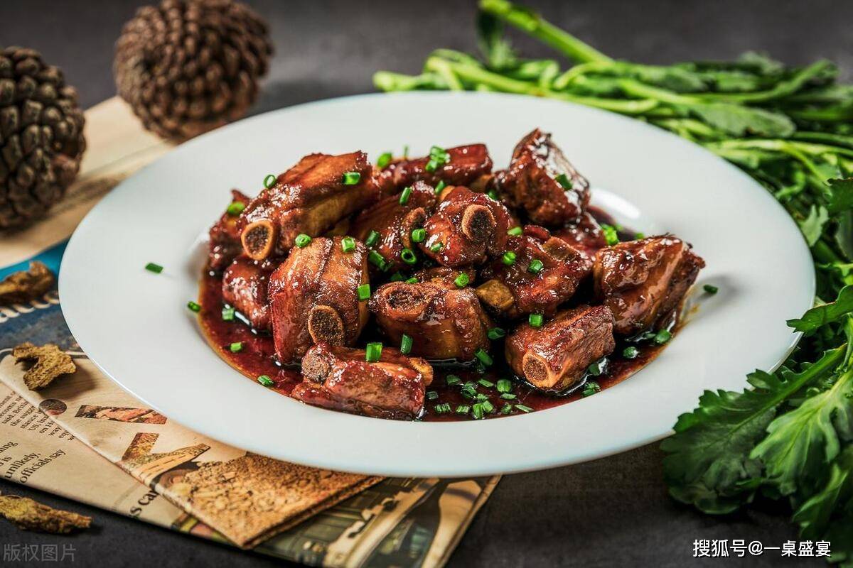 川味红烧排骨，色香味俱全的烹饪艺术